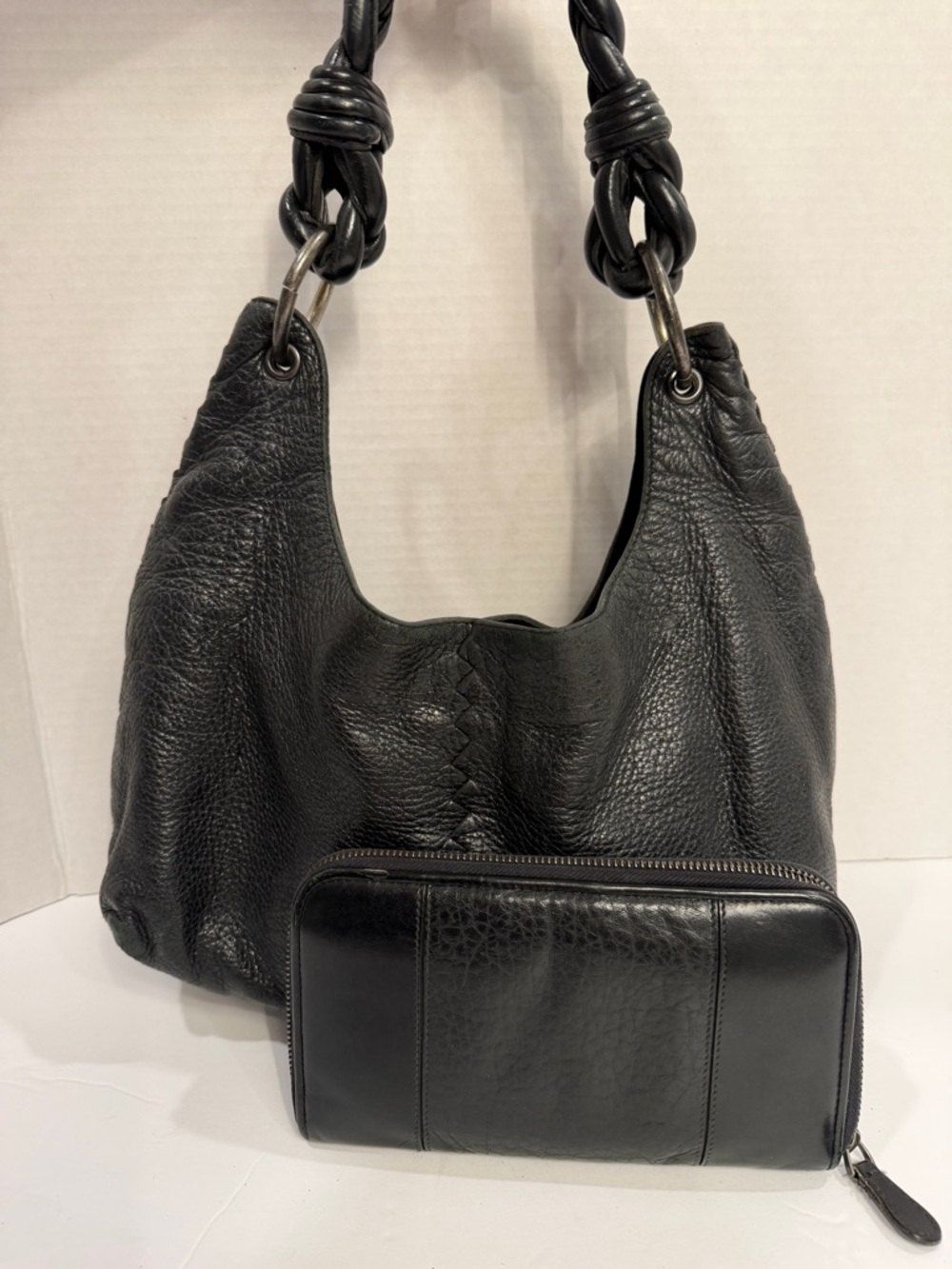 BOTTEGA VENETA Black Leather Hobo Bag with Braided Handle with matching wallet - Picture 5 of 10